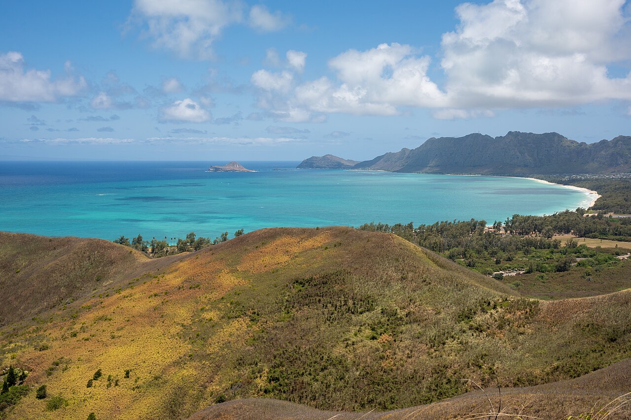 Lanikai Pillbox Trail（先爬山）